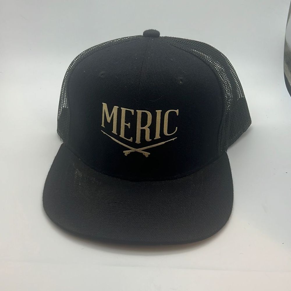 ‎Meric Trucker Snapback Logo
